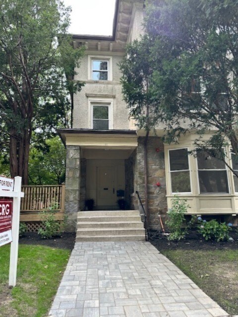 property at 21 Regent Cir