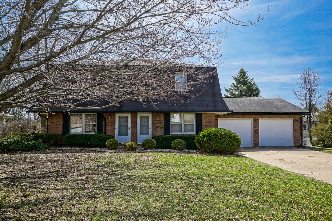 1728 Blue Spruce W Ct in Dunlap, IL - Building Photo