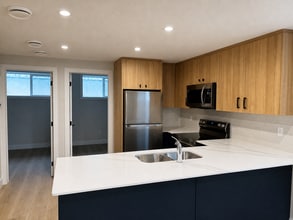 15217-15109 109 Ave NW in Edmonton, AB - Building Photo - Building Photo
