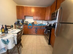 872 Huntington Ave, Unit 3 in Boston, MA - Foto de edificio - Building Photo