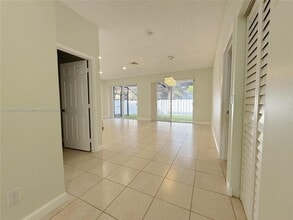 10235 Panama St in Hollywood, FL - Foto de edificio - Building Photo