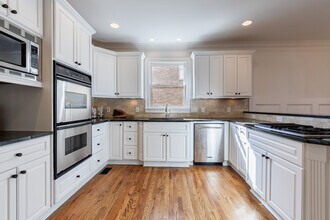 1012 Madeline Ln in Atlanta, GA - Foto de edificio - Building Photo