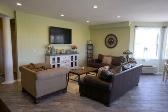 15 Enterprise Ct-Unit -109 in Jersey City, NJ - Foto de edificio - Building Photo