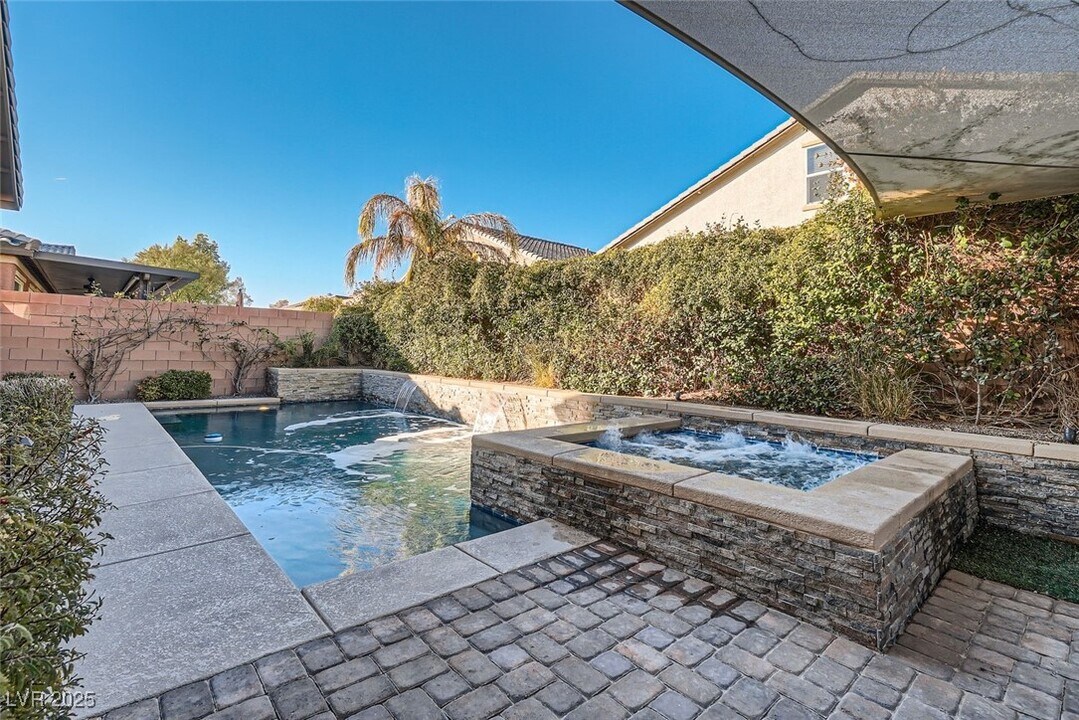7473 Roman Huff St in Las Vegas, NV - Building Photo