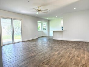 406 Oak Vista Dr in Friendswood, TX - Building Photo - Building Photo