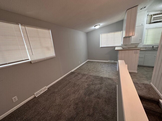 830 N Pershing Ave-Unit -834 N Pershing Ave in Wichita, KS - Building Photo - Building Photo