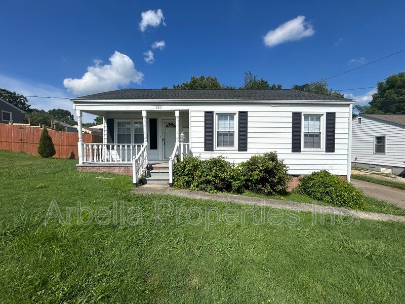 320 Clark St in Johnson City, TN - Building Photo