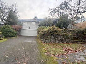 2815 SW Sunset Blvd in Portland, OR - Building Photo