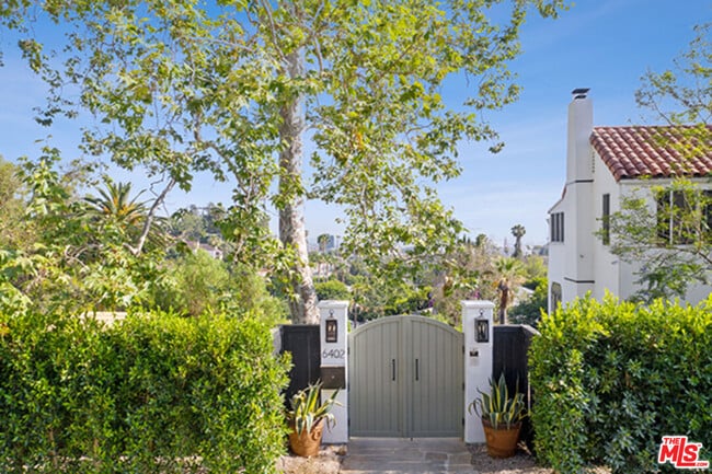 6402 Ivarene Ave in Los Angeles, CA - Building Photo - Building Photo