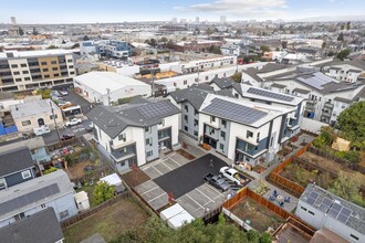 ArtHaus Chestnut in Oakland, CA - Foto de edificio - Building Photo