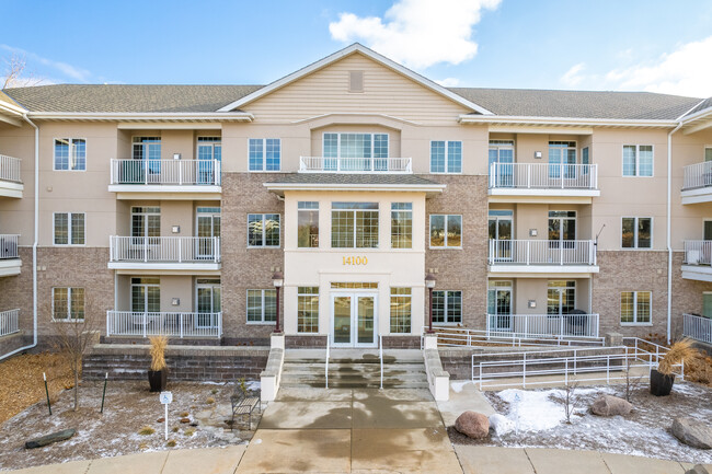 Pinnacle Condominiums in Clive, IA - Foto de edificio - Building Photo