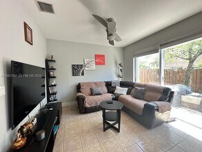 11250 NW 56th St in Doral, FL - Building Photo - Building Photo