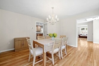 14 Nourse St in Westborough, MA - Foto de edificio - Building Photo