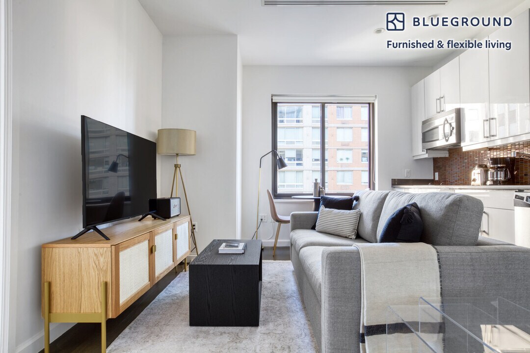 830 8th Ave in New York, NY - Building Photo