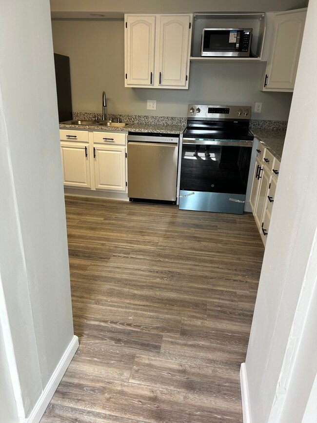 16 S Main St, Unit Apt 2