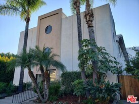 1833 N Edgemont St in Los Angeles, CA - Building Photo