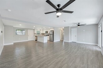 4950 Esplanade St in Bonita Springs, FL - Foto de edificio - Building Photo