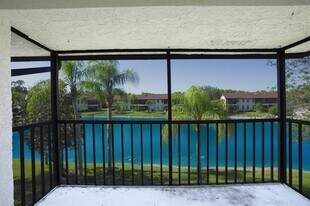 5361 Treetops Dr in Naples, FL - Building Photo