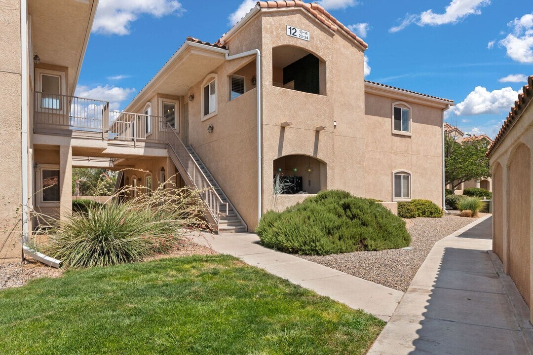 6800 Vista Del Norte Dr NE in Albuquerque, NM - Building Photo