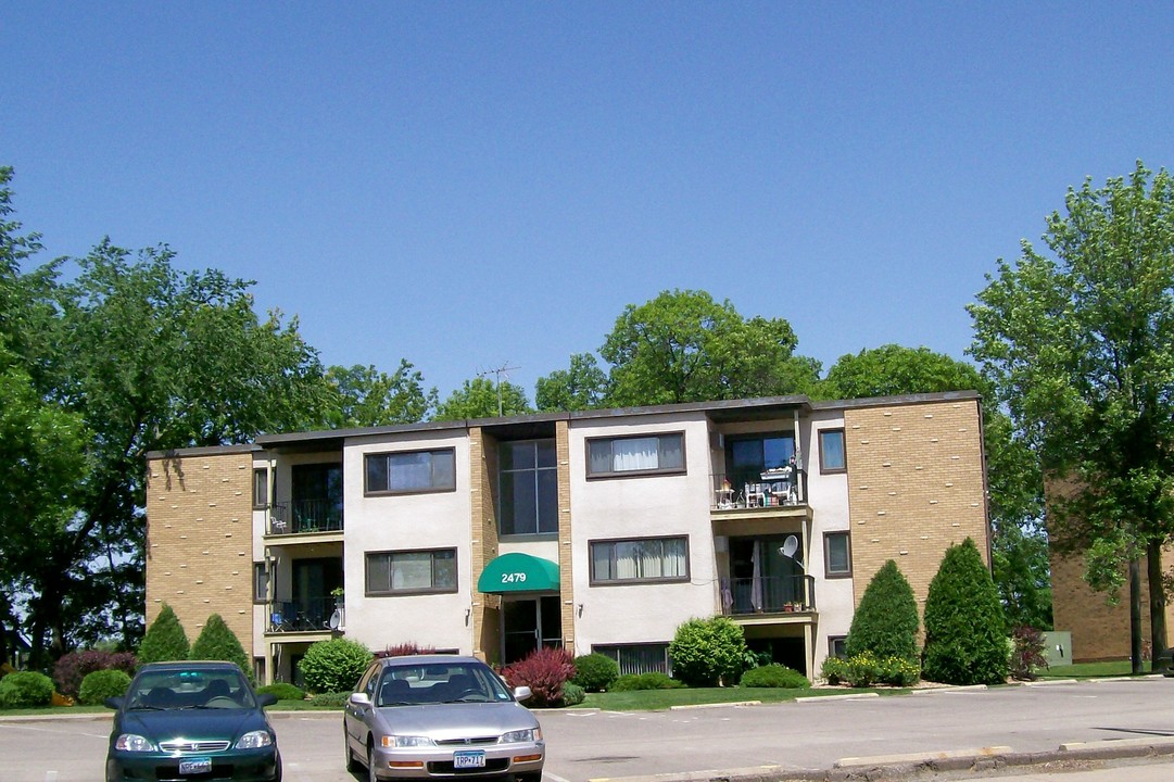 Langdon Lake Apartments in Mound, MN - Building Photo