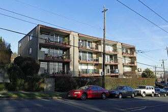 530 W Olympic Plz in Seattle, WA - Foto de edificio - Building Photo