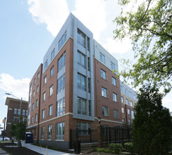 Jackson Crossing in Alexandria, VA - Foto de edificio - Building Photo