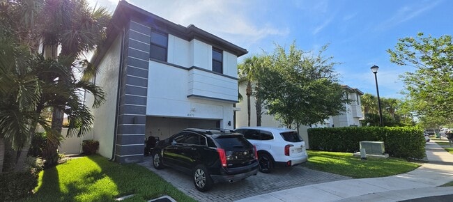 4971 Whispering Way in Fort Lauderdale, FL - Building Photo - Building Photo