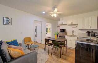 6400 Sherman St, Unit SI ID1019625P in Houston, TX - Building Photo