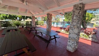 3901 SW 109th Ave in Miami, FL - Building Photo