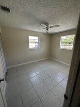 422 Caroline Ave in West Palm Beach, FL - Building Photo - Building Photo