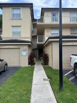 2040 Greenview Shores Blvd in West Palm Beach, FL - Building Photo