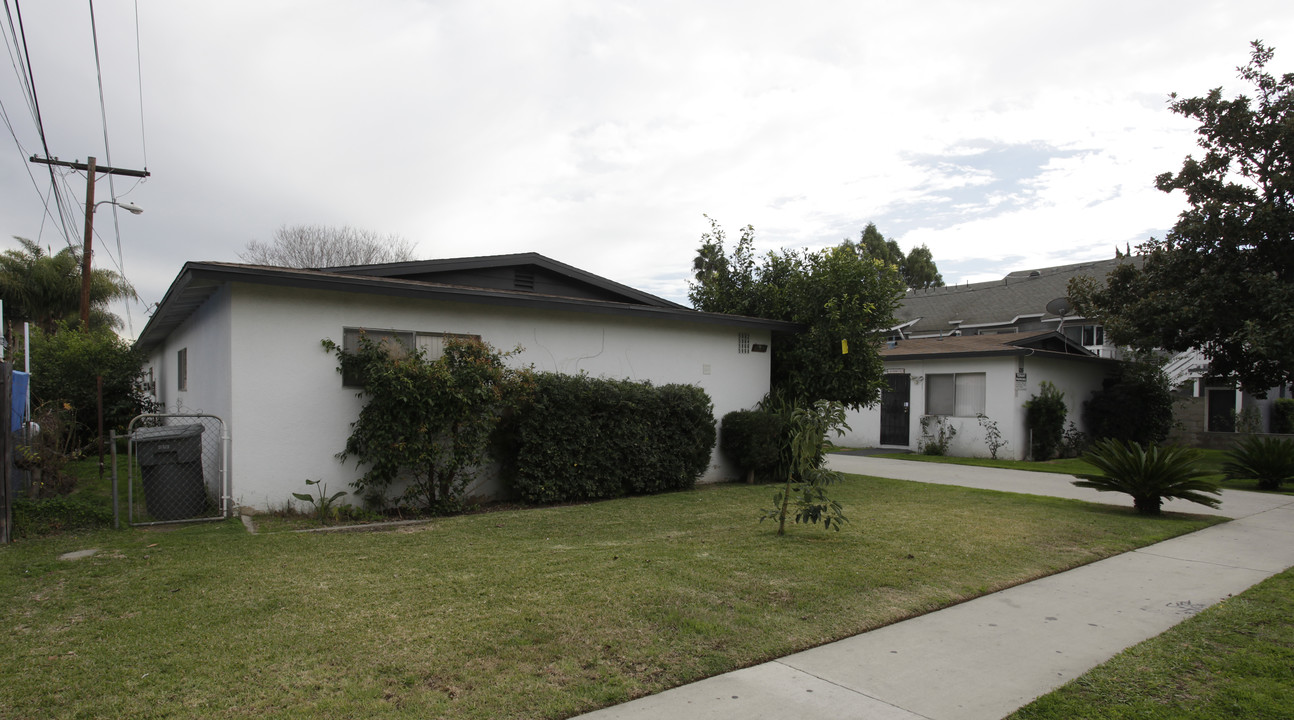 5862-5872 Western Ave in Buena Park, CA - Building Photo