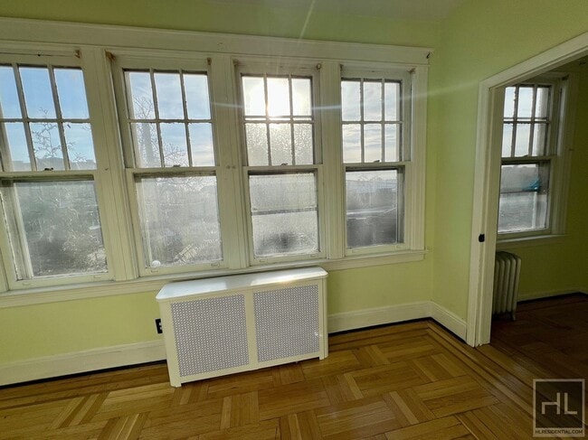 3.5BR 2BA Massive Townhouse w/ Sunroom & Optional Private Parking In Maspeth, Unit 2 in Queens, NY - Building Photo - Building Photo