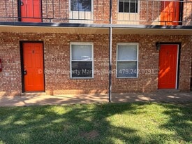 2301 S V St in Fort Smith, AR - Building Photo