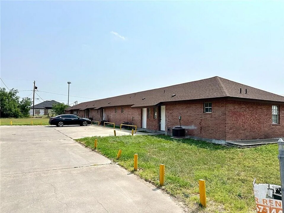 2709 W 65th St in Mission, TX - Building Photo