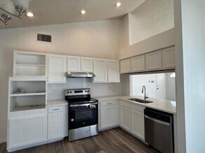 10207 Raven Field Dr in San Antonio, TX - Building Photo - Building Photo