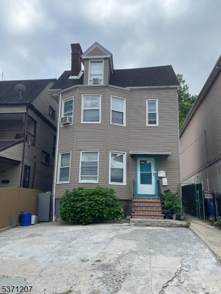 163 William St in East Orange, NJ - Building Photo