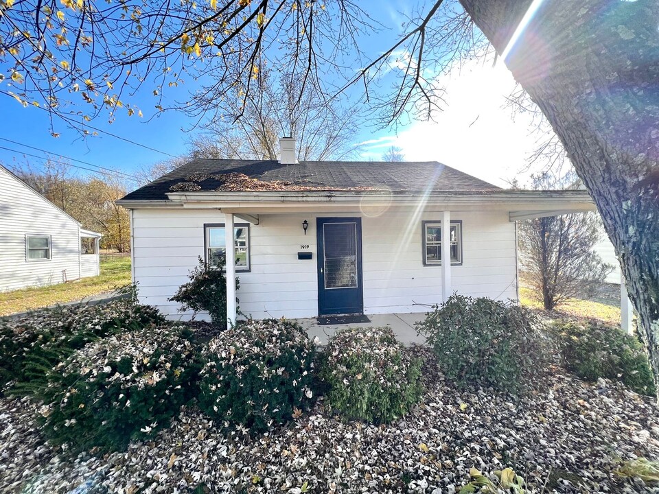 1919 W Washington St in New Castle, PA - Building Photo