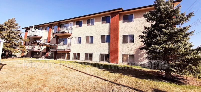 5104-594B 94b Ave NW in Edmonton, AB - Building Photo