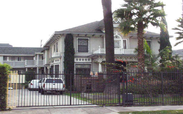 2646 Menlo Ave in Los Angeles, CA - Foto de edificio - Building Photo