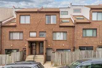 856 N Pennock St in Philadelphia, PA - Building Photo - Building Photo
