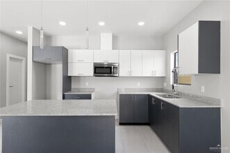 13 Summerland Ln in Edinburg, TX - Building Photo - Building Photo