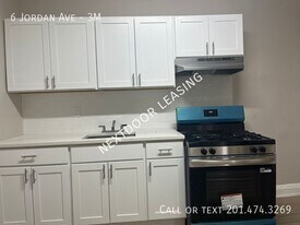 6 Jordan Ave in Jersey City, NJ - Building Photo