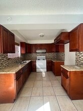 320 E Home St in Long Beach, CA - Building Photo - Building Photo