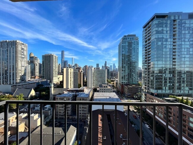 1212N N La Salle Dr in Chicago, IL - Building Photo - Building Photo