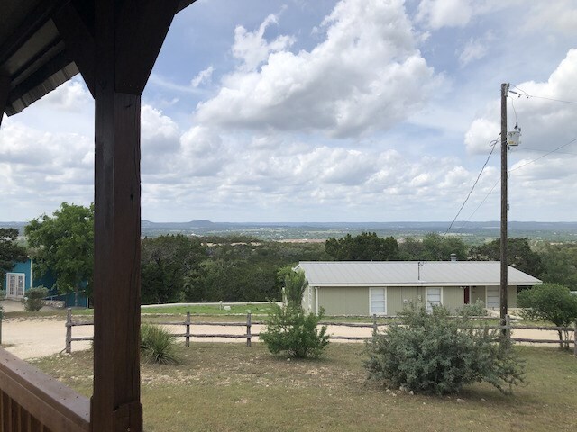 241 Mount Pisgah Dr in Comfort, TX - Building Photo - Building Photo