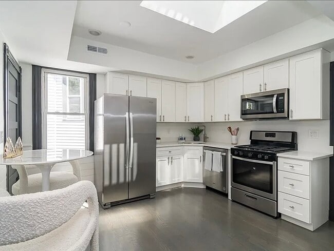 19 Peverell St, Unit 3R
