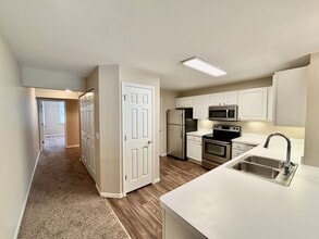 Keystone Lake Apartments in Battle Creek, MI - Foto de edificio - Building Photo