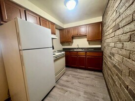 404 Kellywood Manor in New Kensington, PA - Building Photo