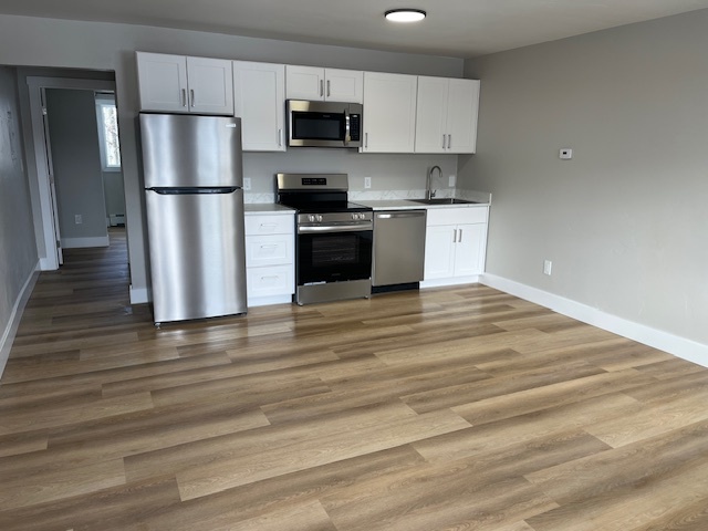 8480 Jewel Lake Rd in Anchorage, AK - Building Photo
